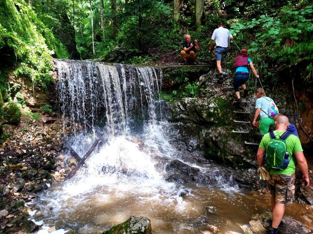 Penzion Zbojnicky Halas Tisovec Exterior foto